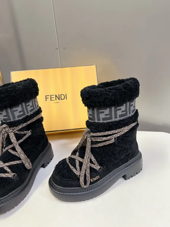 Fendi Shoe 